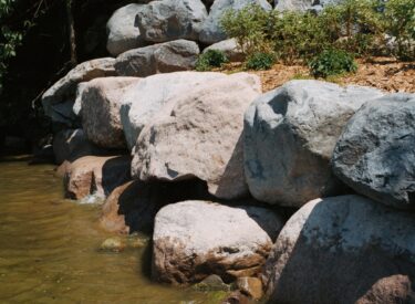 natural boulder retaining wall