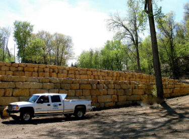 Boulder retaining wall commercial