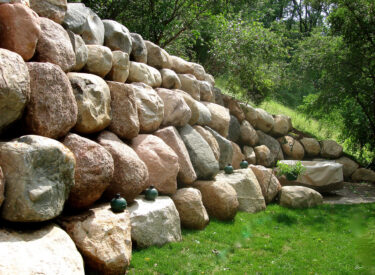 Boulder retaining wall